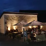 & Restaurant Huellen