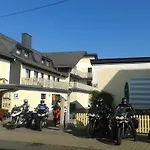& Restaurant Huellen