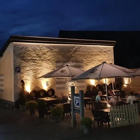 & Restaurant Huellen