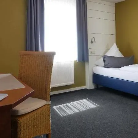 & Restaurant Huellen 3*