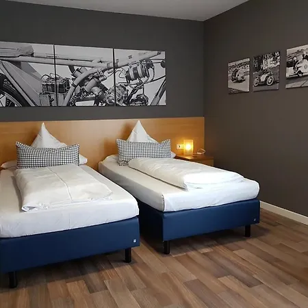 & Restaurant Huellen מלון