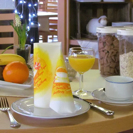 & Restaurant Huellen מלון