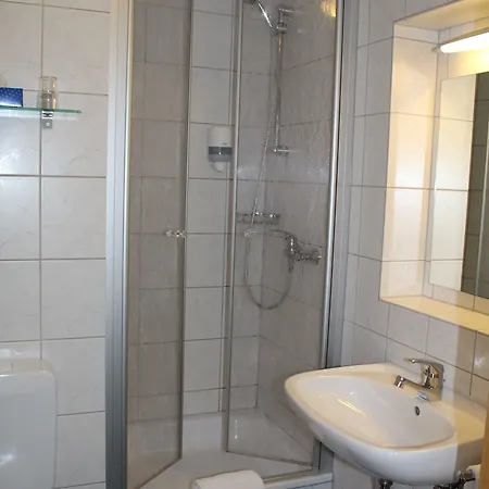 & Restaurant Huellen מלון