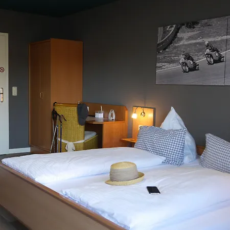 & Restaurant Huellen 3*