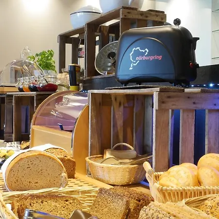 & Restaurant Huellen