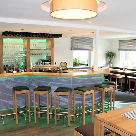 & Restaurant Huellen מלון בארוויילר