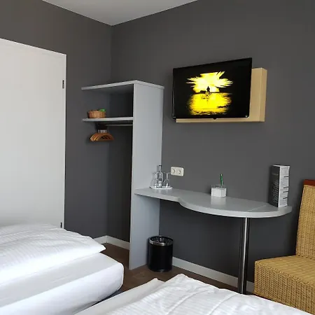 & Restaurant Huellen מלון בארוויילר