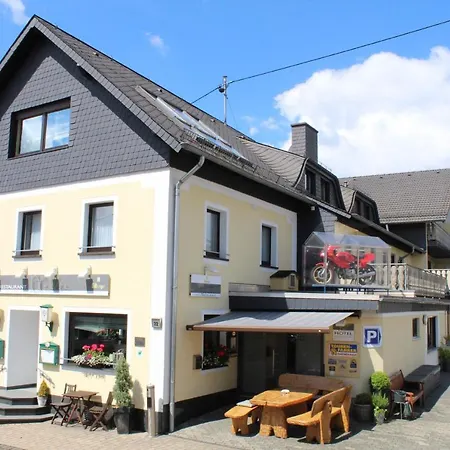 & Restaurant Hullen 3*